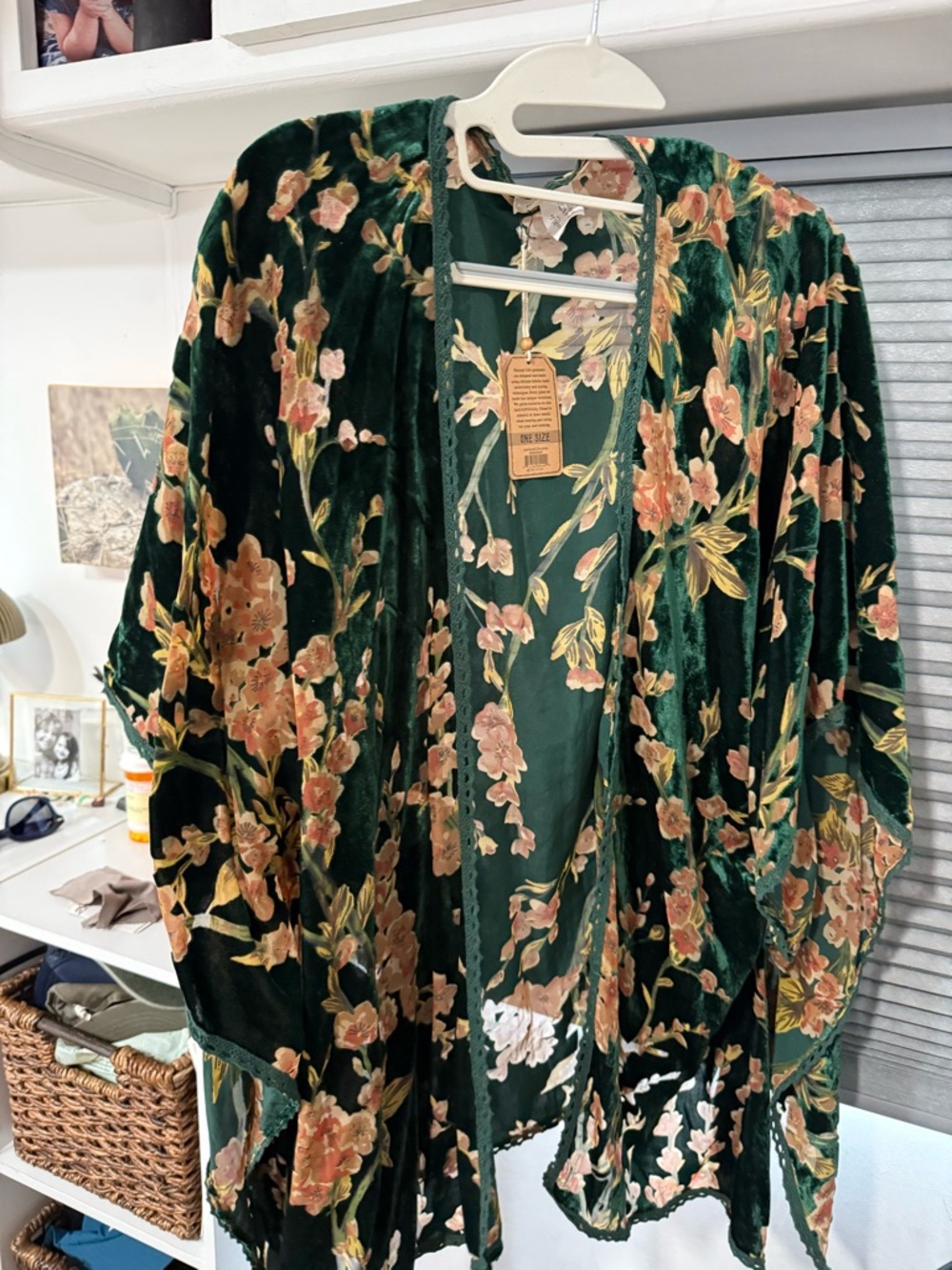NATURAL LIFE Velvet Floral Kimono in Deep Green with Pink and Tan Blooms